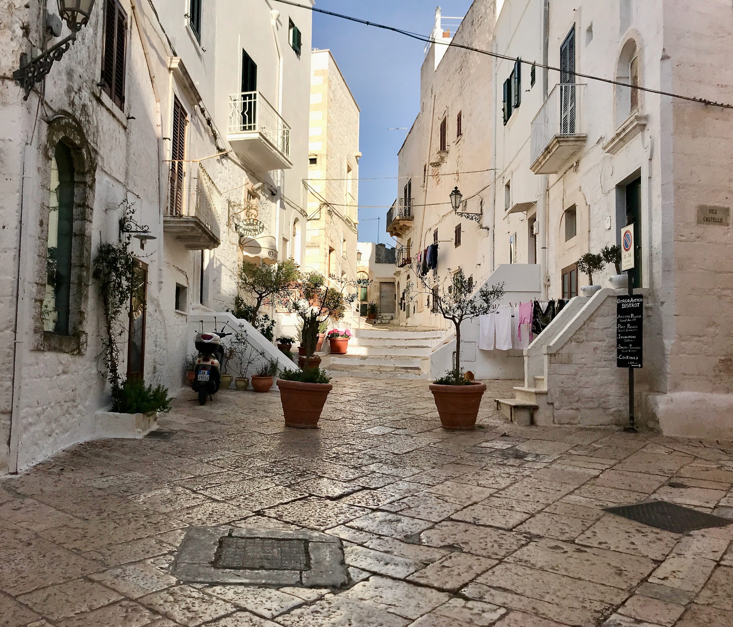 Ostuni: Den vita staden där forntid möter nutid...